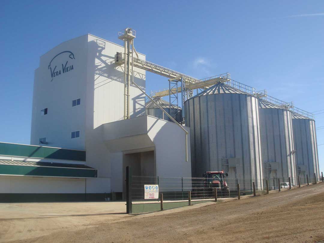 https://mgnfeedmills.com/images/pages/products/storage/silos/SILOS-Veravieja-3.jpg