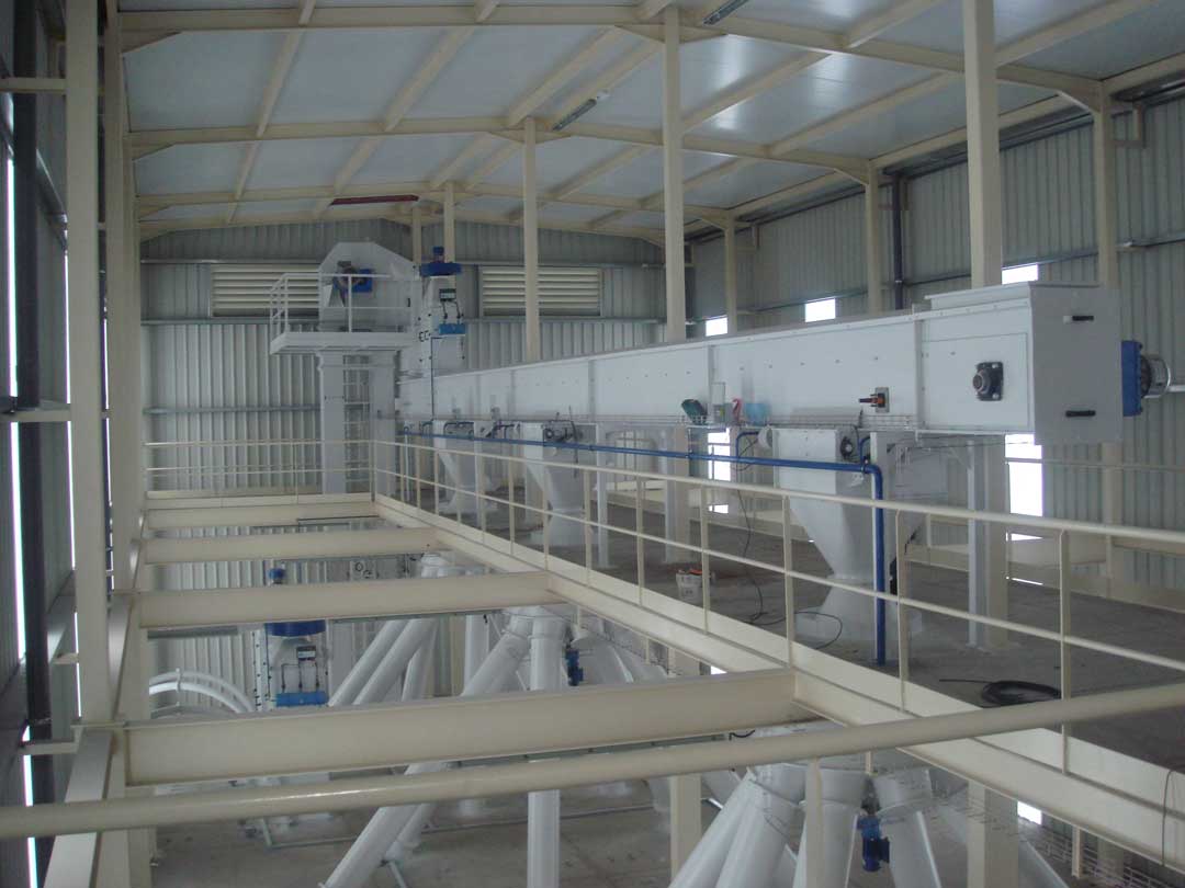 Chain conveyors