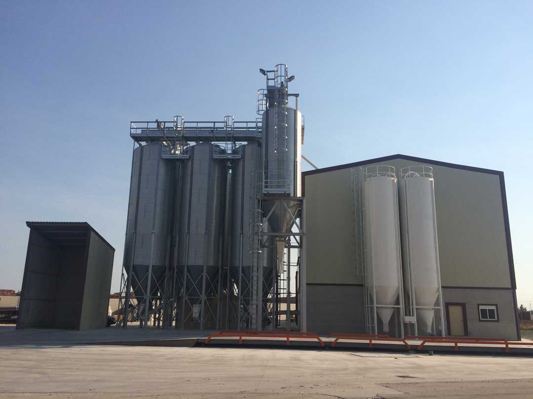 silos-de-minerales_GRANJA-AVICOLA-GALLEGO