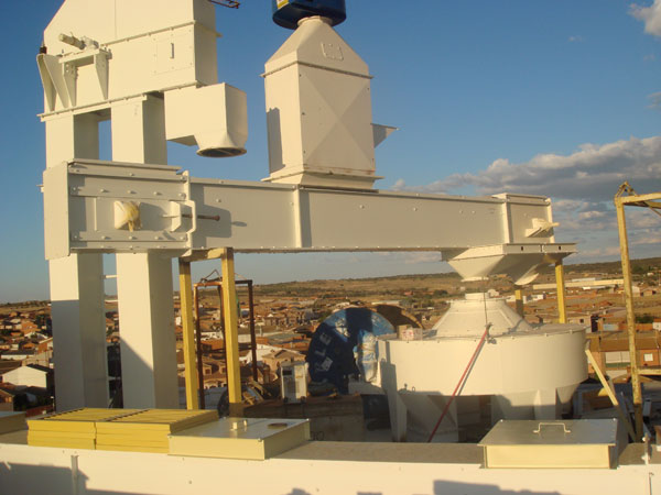 https://mgnfeedmills.com/images/pages/processes/sieving/CRIBA-DSC00869-1-1.jpg